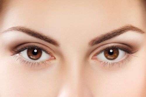 Mắt hai mí được coi là chuẩn mực của cái đẹp