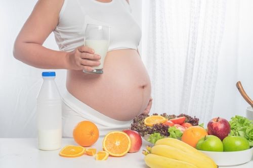 Mẹ bầu cần lưu ý đến chế độ ăn để cả mẹ và bé đầy đủ dinh dưỡng