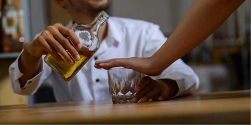 Những cách để hạn chế cảm lạnh sau khi uống rượu
